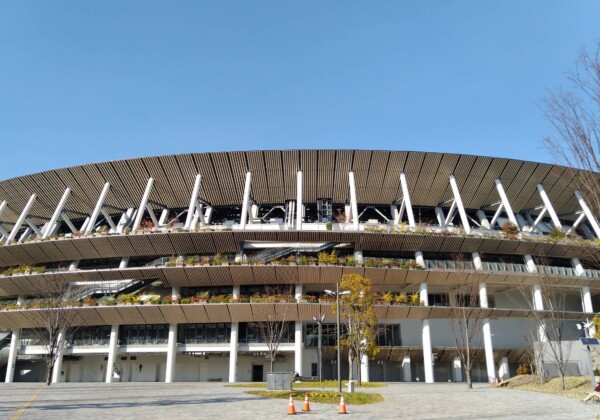 2019年12月に開場した新国立競技場で2年以上が経過してやっとJリーグの試合（FC東京対ガンバ大阪）が開催された