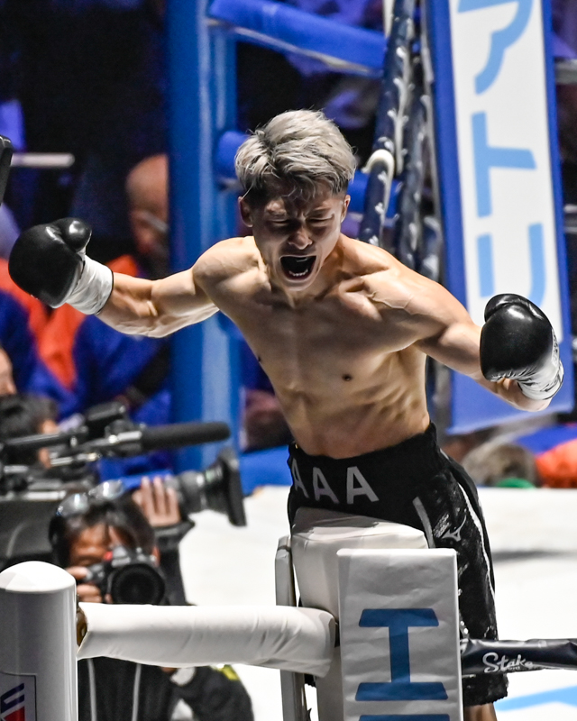 好敵手のドネアを2回TKOでキャンバスの沈めた井上尚弥の勝利の咆哮(写真・山口裕朗)