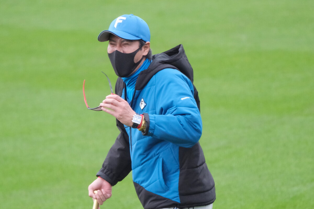 甲子園に凱旋したBIGBOSS新庄は奇策を仕掛けて序盤に6点のリードを奪うも逆転負けを喫した(資料写真・黒田史夫)