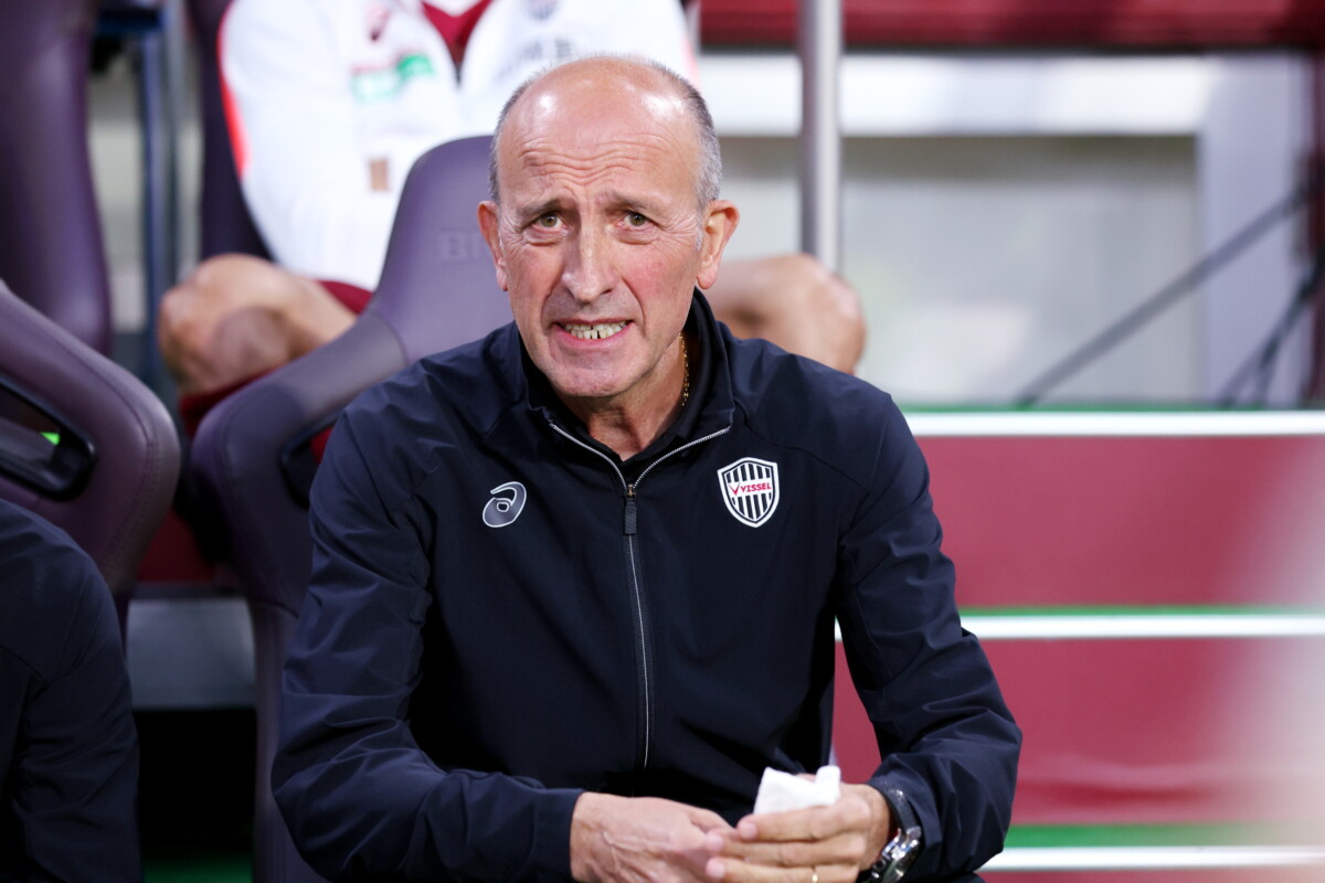 ヴィッセル神戸のロティーナ監督が就任約3か月で電撃解任された(写真:西村尚己/アフロスポーツ)