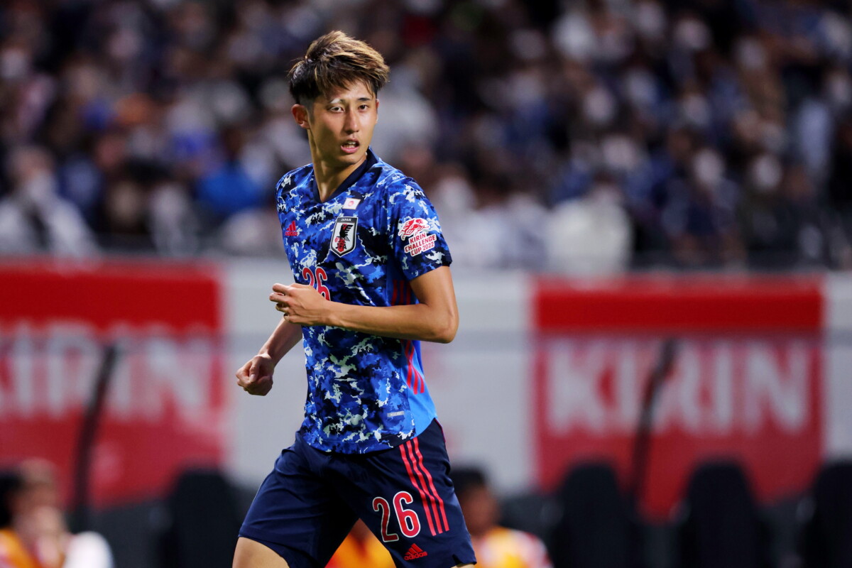 パラグアイ戦で鮮烈デビューしたDF伊藤洋輝が“ポスト長友”に急浮上(写真:西村尚己/アフロスポーツ)