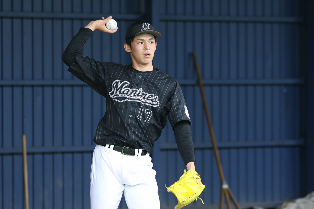 ロッテの佐々木朗希が楽天戦で1回に4奪三振の珍記録を作るもマメがつぶれ64球で緊急降板(資料写真・黒田史夫)