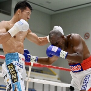 亀田和毅が計3度ダウンを奪いロンドン五輪代表で元WBC地域王者のエンカーナシオンに4回KO勝利