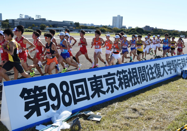 箱根駅伝の100回記念大会では全国の大学に門戸が開かれることになった(資料写真・日刊スポーツ/アフロ)
