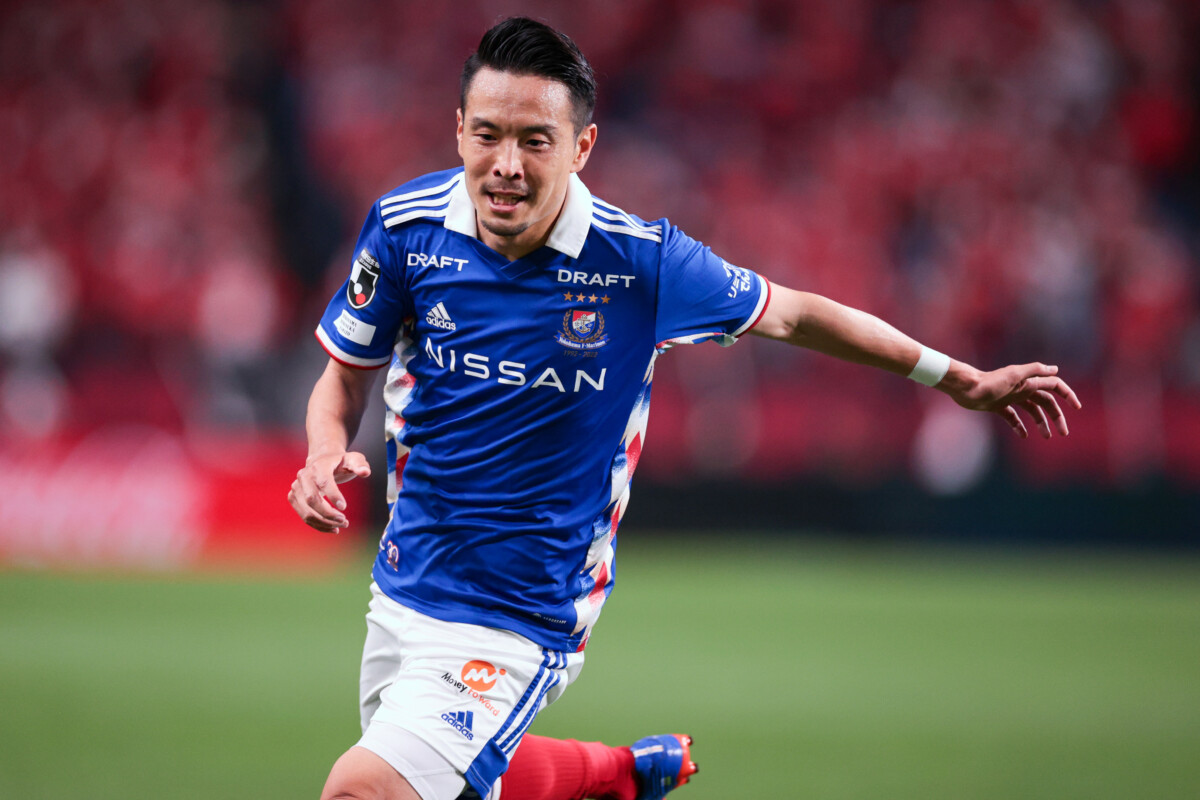 国立に大観衆を集めた記念マッチで横浜F・マリノスが清水エスパルスを下してJリーグ通算500勝利をマーク。30年前のチーム1勝目に貢献した水沼貴史氏の長男・宏太氏が2アシストの活躍(資料写真・アフロスポーツ)