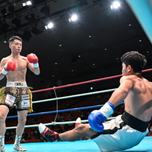プロデビュー戦の鈴木稔弘が衝撃の25秒TKO勝利。狙っていた世界最短KO記録の”5秒”は惜しくも幻に(写真・山口裕朗）