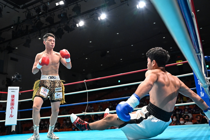 プロデビュー戦の鈴木稔弘が衝撃の25秒TKO勝利。狙っていた世界最短KO記録の”5秒”は惜しくも幻に(写真・山口裕朗)