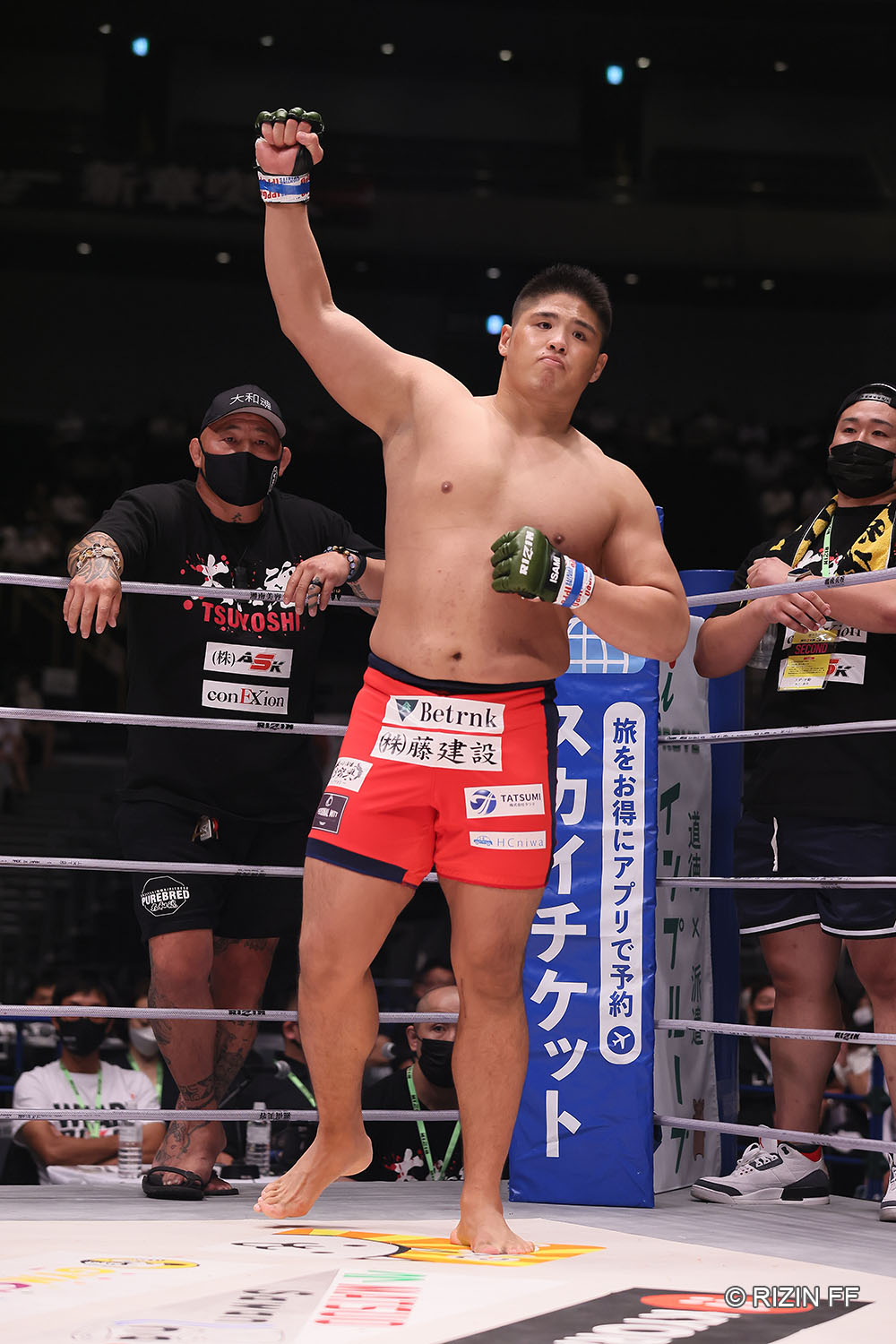 元十両スダリオ剛が”シュレック”をカウンターの一撃で沈め、国内ヘビー級最強の座を獲得(写真・RIZIN FF)
