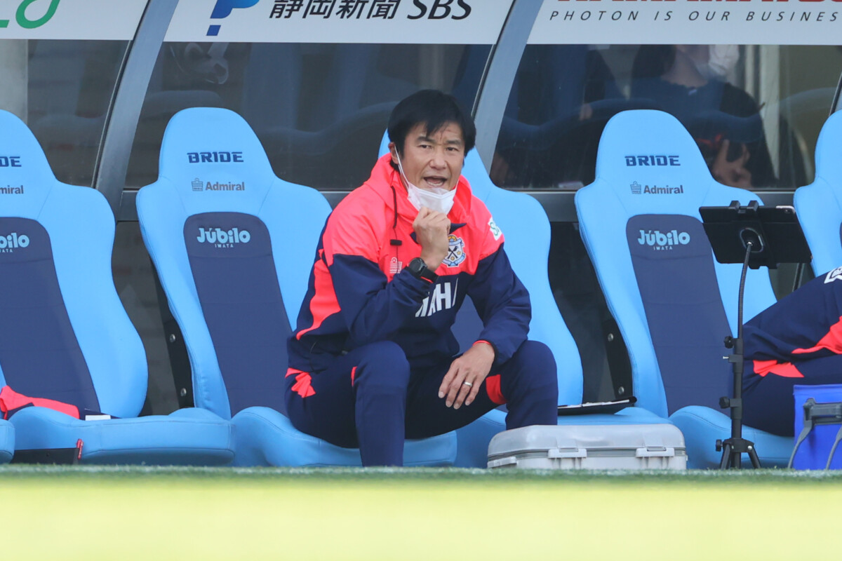 監督解任に踏み切ったジュビロ磐田の次期監督候補に“ゴン”中山雅史コーチの名前も浮上(写真:YUTAKA/アフロスポーツ)