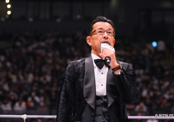 RIZINの榊原CEOは「ごぼうの党」の奥野氏がメイウェザーへ花束を手渡さず足元へ捨てた問題についての非礼をファンに謝罪(写真・RIZIN FF)