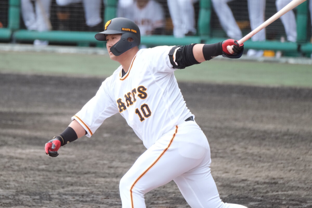 中田翔の17号2ランで巨人が阪神に連勝(資料写真・黒田史夫)