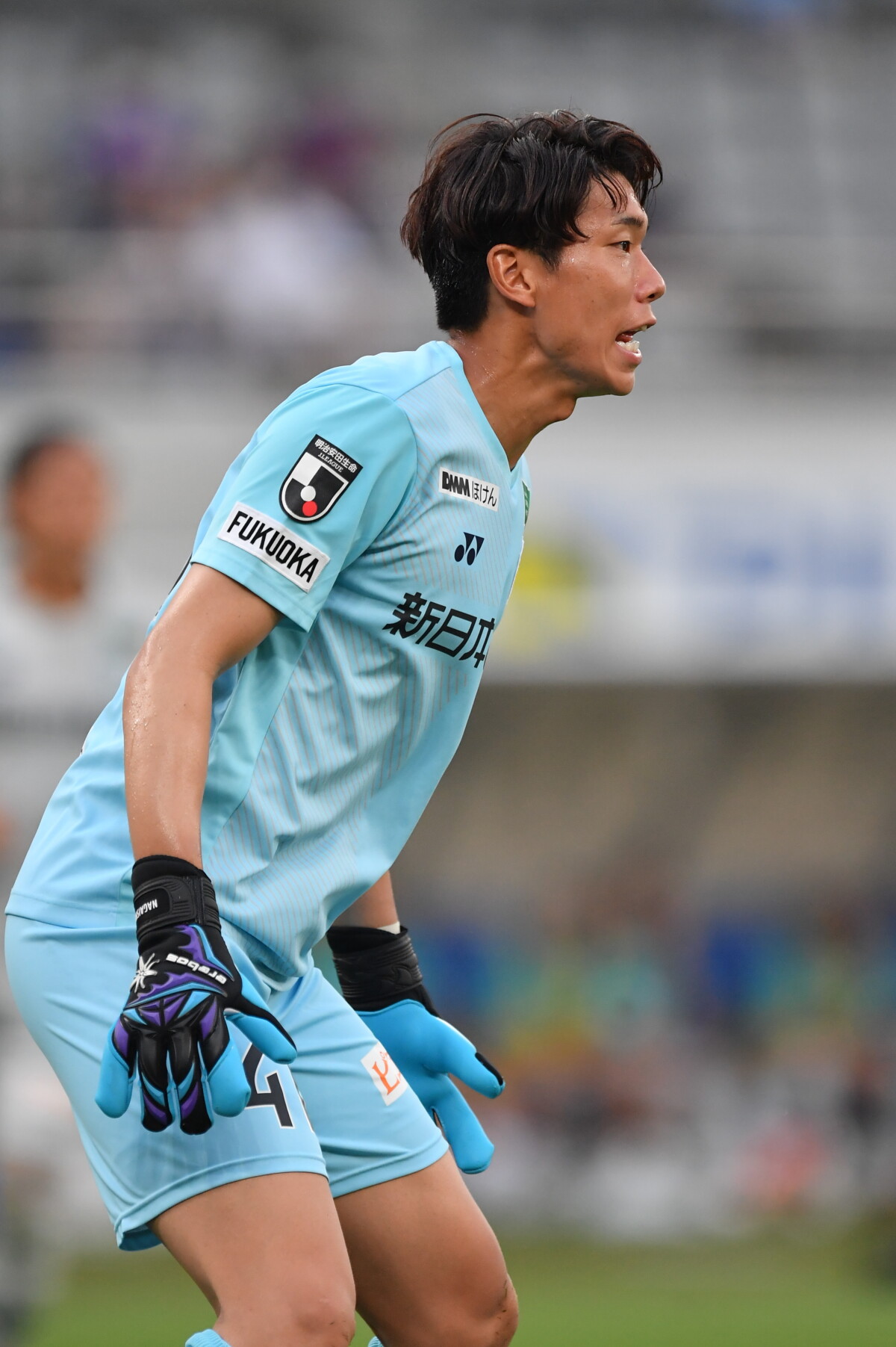 尾を引く紳士協定違反問題にアビスパ福岡のGK永石拓海がSNSで理解を呼びかけた(写真・アフロ)