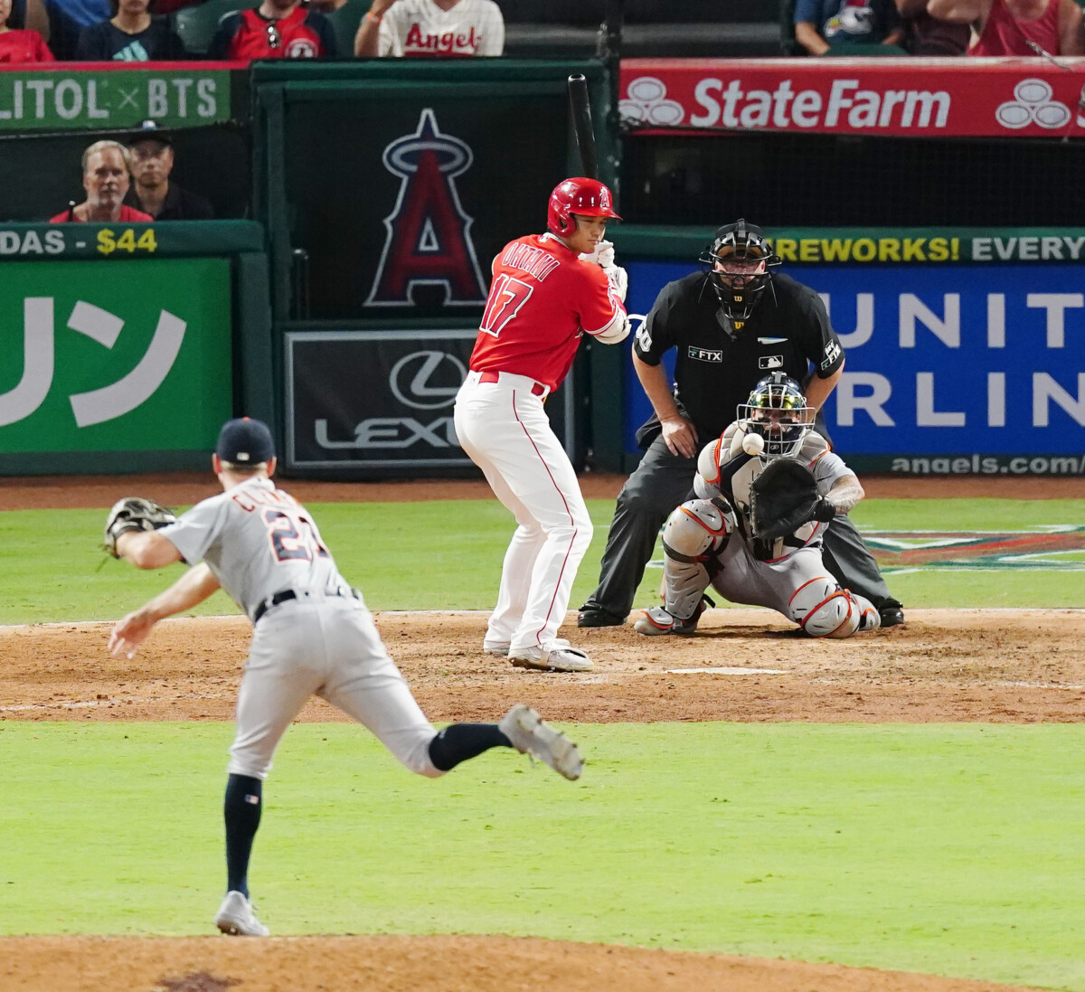 31、32号を放った大谷翔平が8回にロジャー・クレメンスの四男コディ内・外野手と対戦したシーンも話題に(結果は見逃し三振)(写真・日刊スポーツ/アフロ)