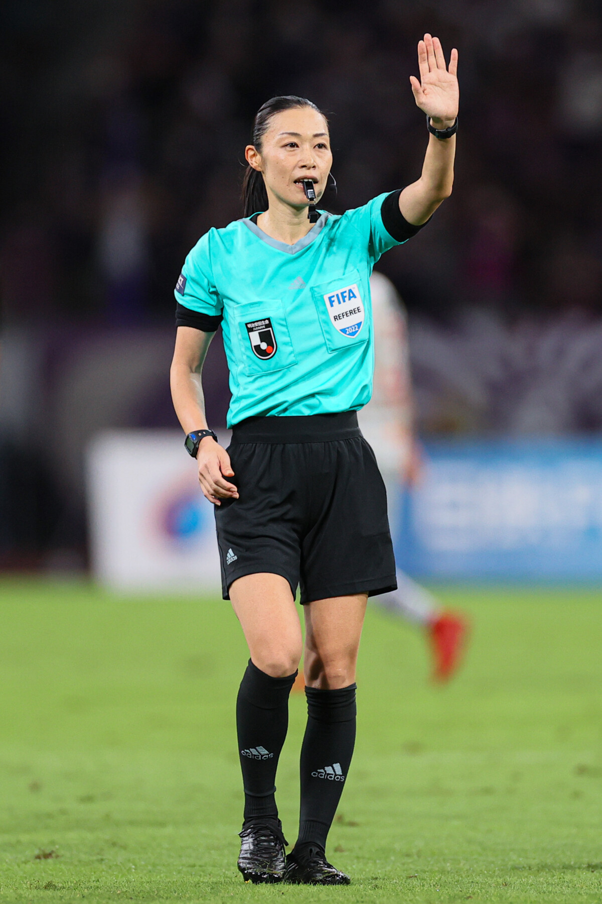 J1で初の女性審判として笛を吹いた山下良美氏。11月のカタールW杯に抜擢されることも決まっている(写真・アフロスポーツ)